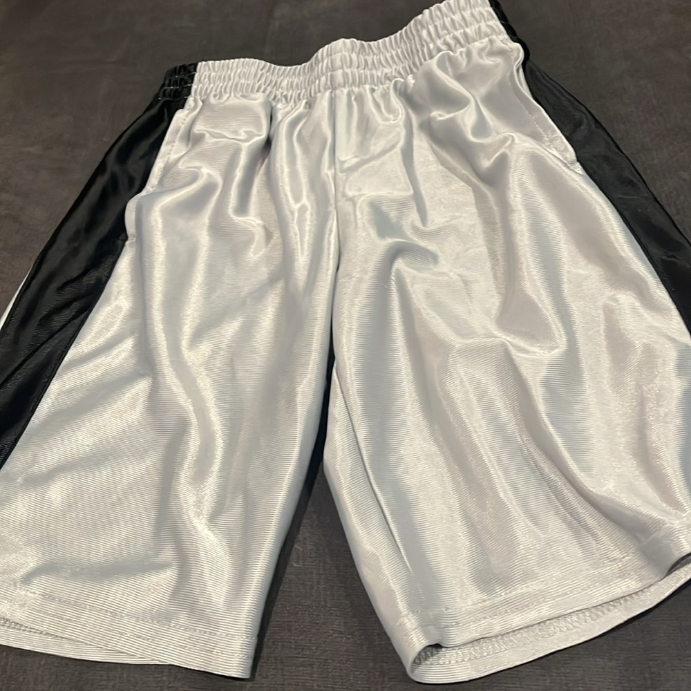 Boys Shorts Set of 5. Excellent condition some never worn. Sz. 6-7 - Picture 8 of 16